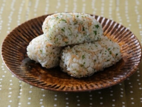 ～和風ピラフの味わい～じゃこバターおにぎり